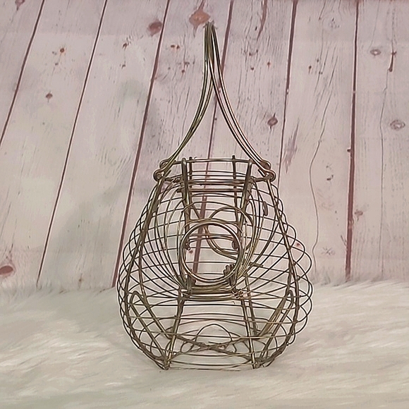 Vintage Rustic Metal Wire Farmouse Pig Piggie Egg Basket With Handles Gold Tone - Picture 5 of 15